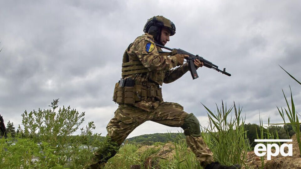 Кілька країн ЄС і Великобританія вже проводять навчання солдатів ЗСУ, зазначає Reuters