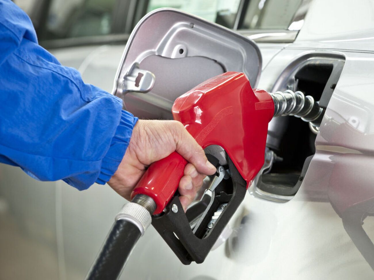 Цены на&nbsp;топливо&nbsp;за время российского вторжения и так выросли почти вдвое, напомнил экономист