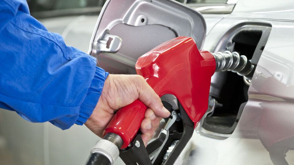 Цены на топливо за время российского вторжения и так выросли почти вдвое, напомнил экономист