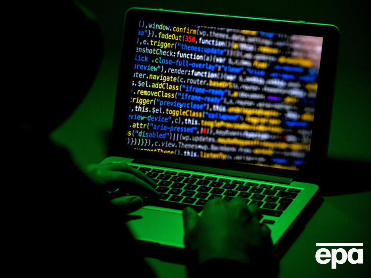Украинские хакеры атаковали сайт Центробанка РФ, популярные сервисы перевода денег и поиска работы, а также пропагандистские СМИ, сообщило Минцифры