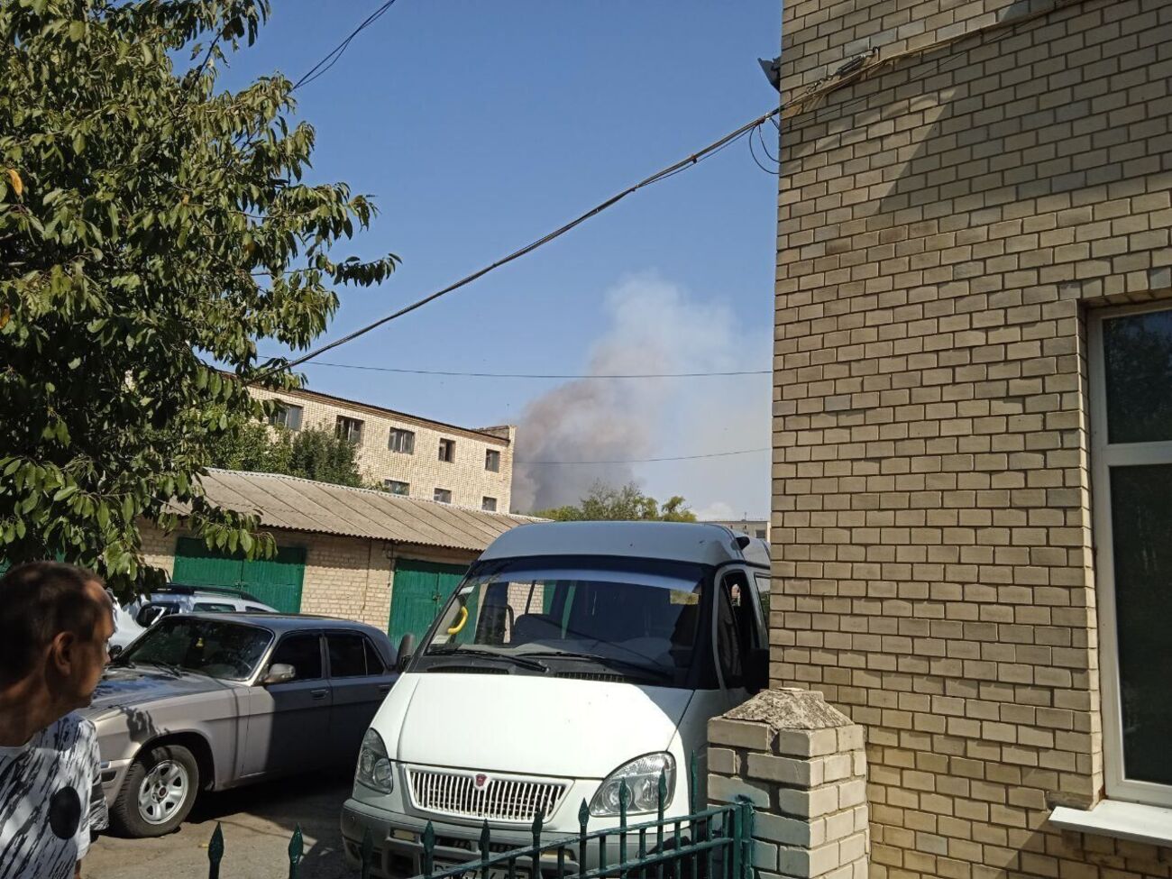 На заводі сталася пожежа після удару, повідомили у районній військовій адміністрації