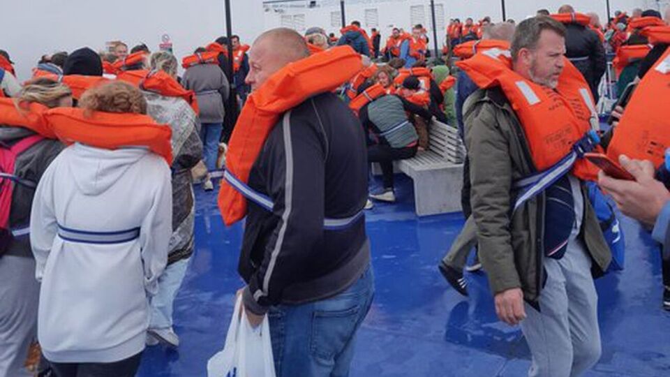 Предположительно, возгорание произошло в рефрижераторном контейнере на автомобильной палубе