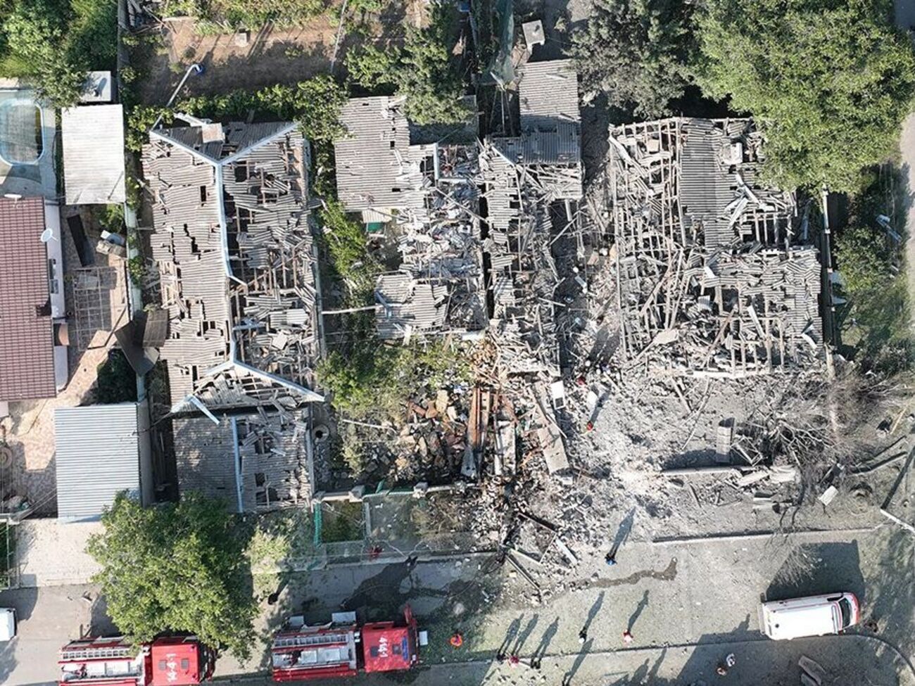 Россияне обстреляли частные жилые дома в Ингульском районе Николаева, отметили в ГСЧС