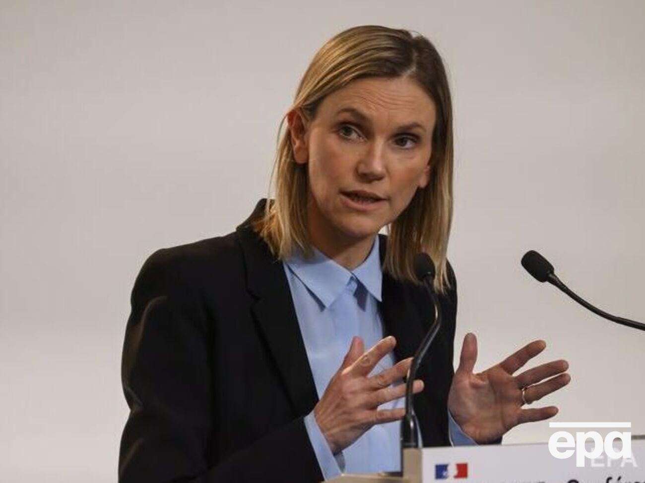 По словам французского министра, окончательно хранилища будут заполнены до 1 ноября