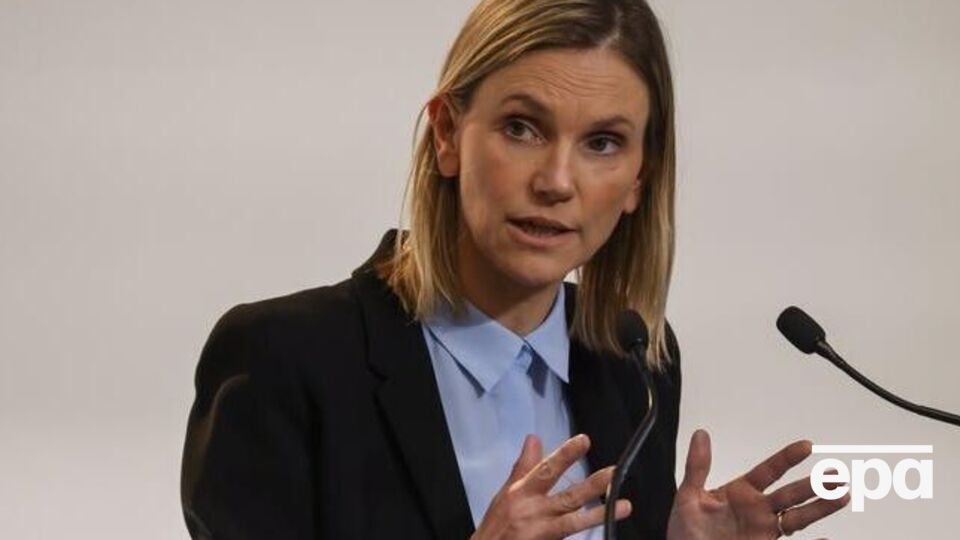 По словам французского министра, окончательно хранилища будут заполнены до 1 ноября