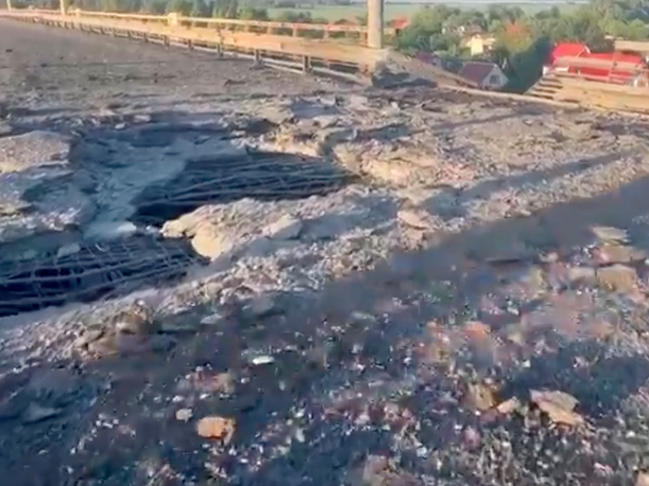 Після ударів ЗСУ по Антонівському мосту рух ним неможливий