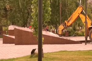 Оккупанты мстят и уничтожают даже память о защитниках Украины, отметил советник мэра Мариуполя