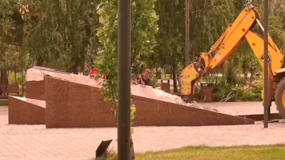 Оккупанты мстят и уничтожают даже память о защитниках Украины, отметил советник мэра Мариуполя