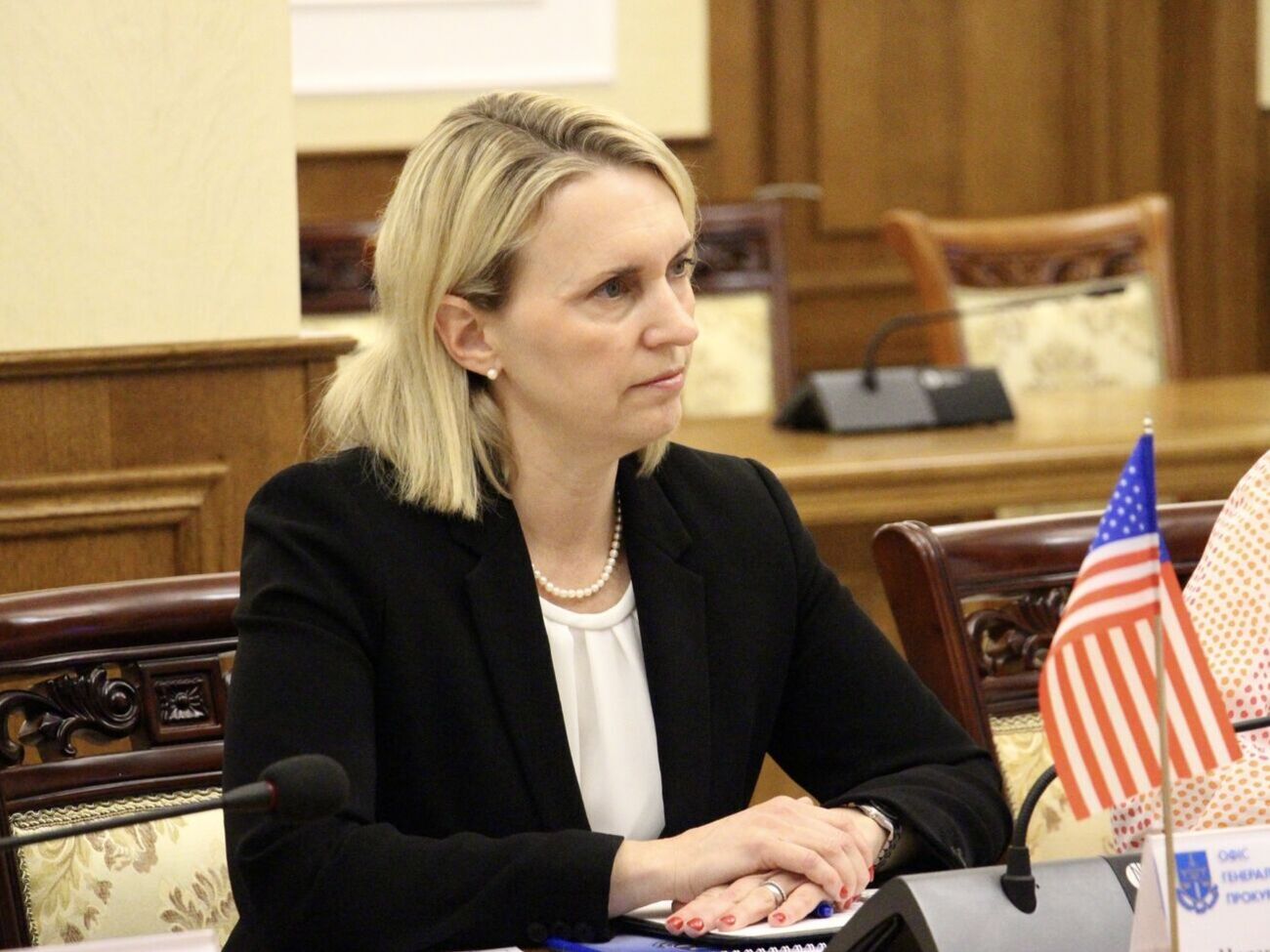 Бринк (на фото) обсудила с Костиным продолжение сотрудничества посольства США с Офисом генпрокурора