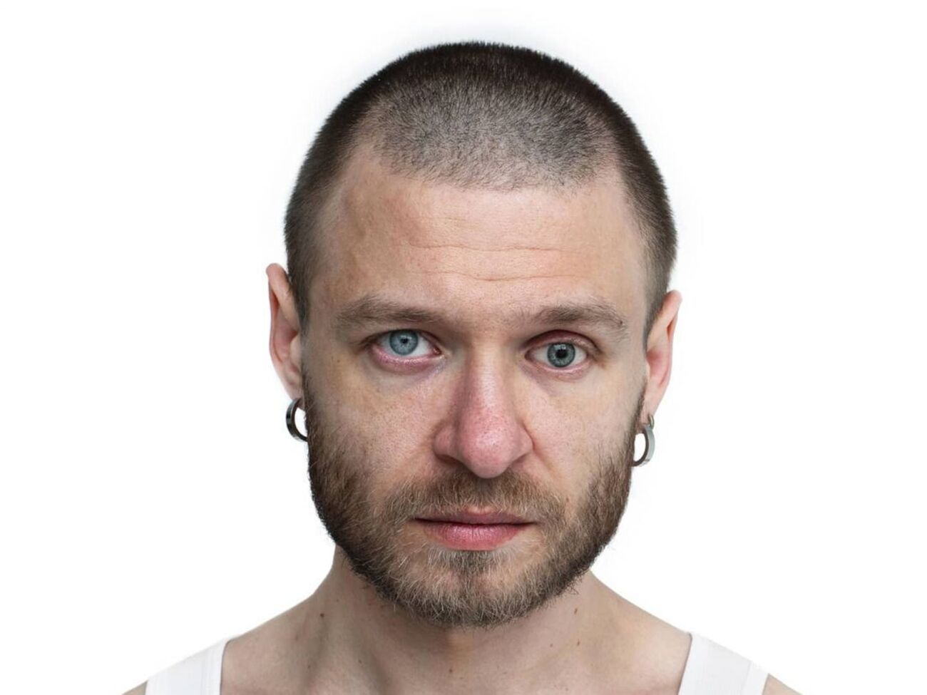 За словами Корольова, ідея кліпу виникла після того, як його колега ввела в пошуковий рядок слово "який", щоб дізнатися, скільки триває війна