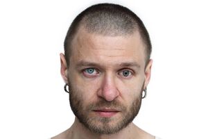 По словам Королева, идея клипа возникла после того, как его коллега ввела в поисковую строку слово "какой", чтобы узнать, сколько длится война