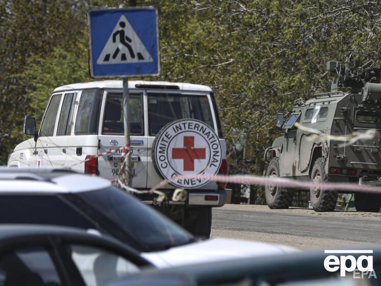 Операция по выводу украинских военных с "Азовстали" проводилась при участии МККК. В комитете заверяют, что не в их силах гарантировать безопасность комбатантов, оказавшихся в руках противника