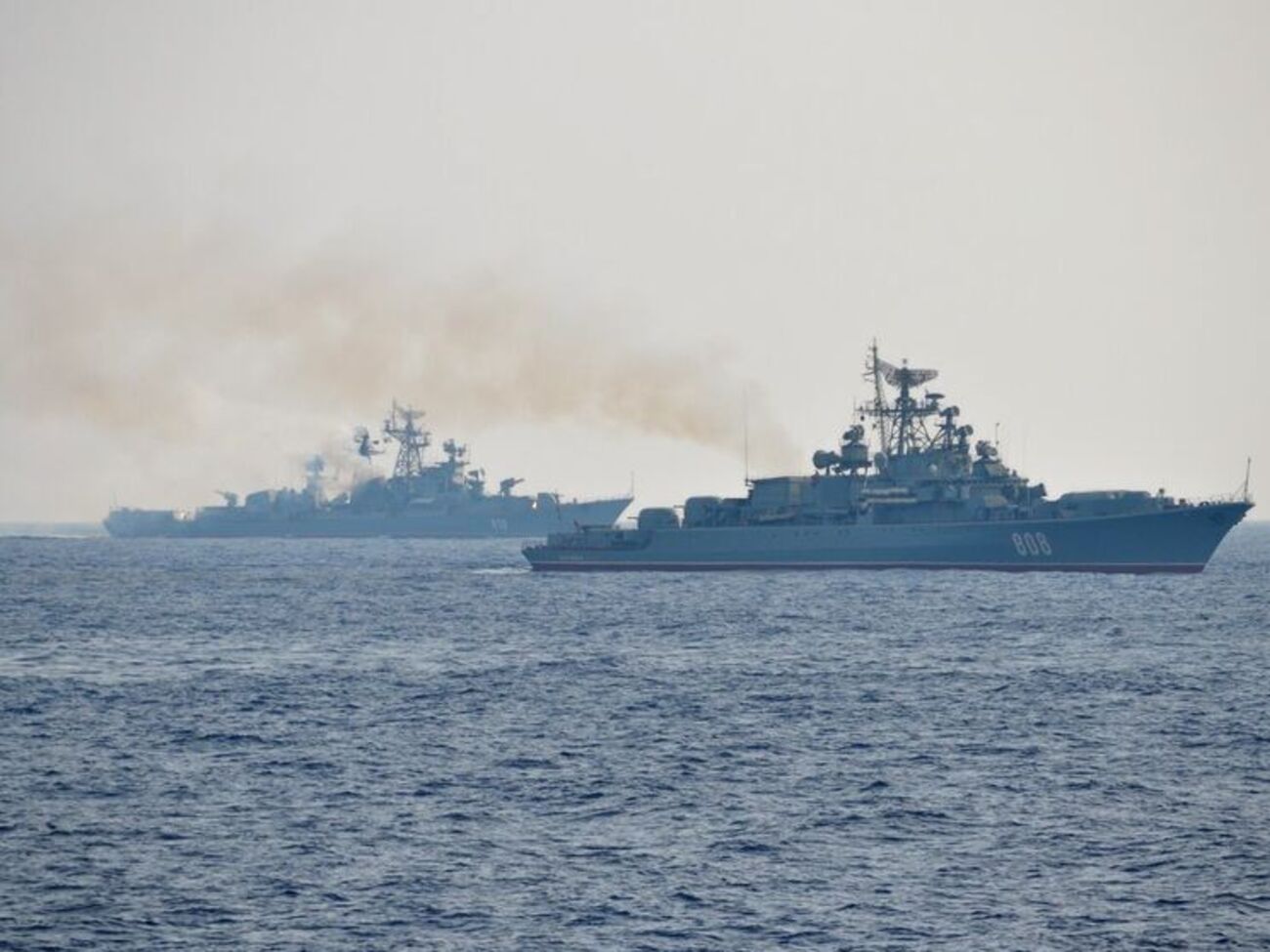 13 російських кораблів і катерів маневрують у Чорному морі, повідомили в командуванні "Південь"