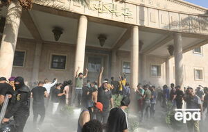 По данным полиции и медиков, в результате столкновений по меньшей мере 17 человек погибли, десятки получили ранения