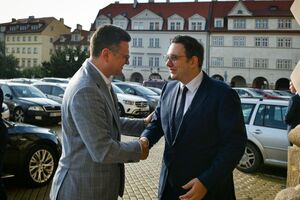 Кулеба и Липавский встретились в Праге в рамках неформального саммита министров иностранных дел ЕС