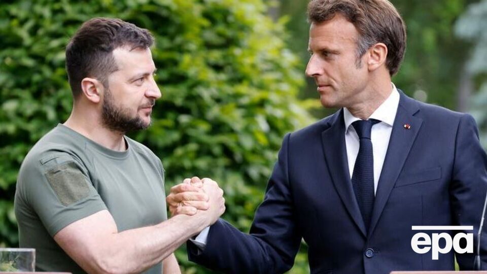 Зеленский поговорил с Макроном о миссии МАГАТЭ
