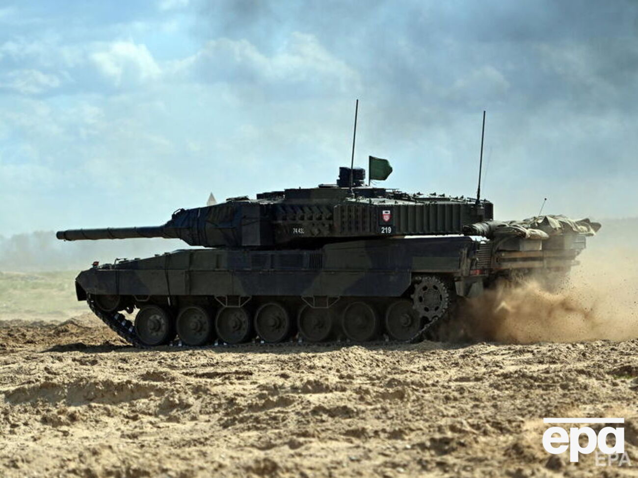 Чехія отримала 14 бойових танків Leopard 2A4