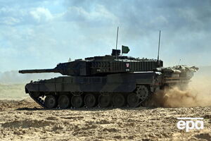 Чехия получила 14 боевых танков Leopard 2A4