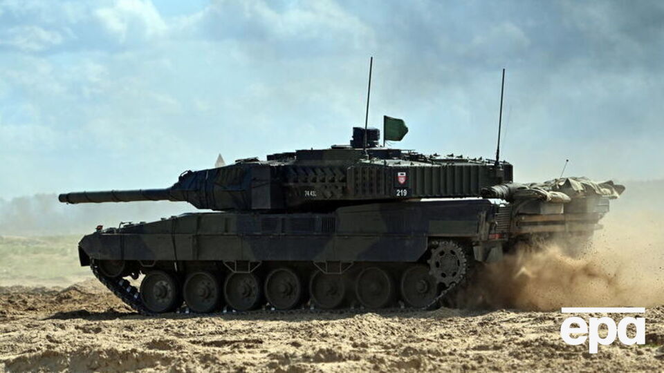 Чехія отримала 14 бойових танків Leopard 2A4