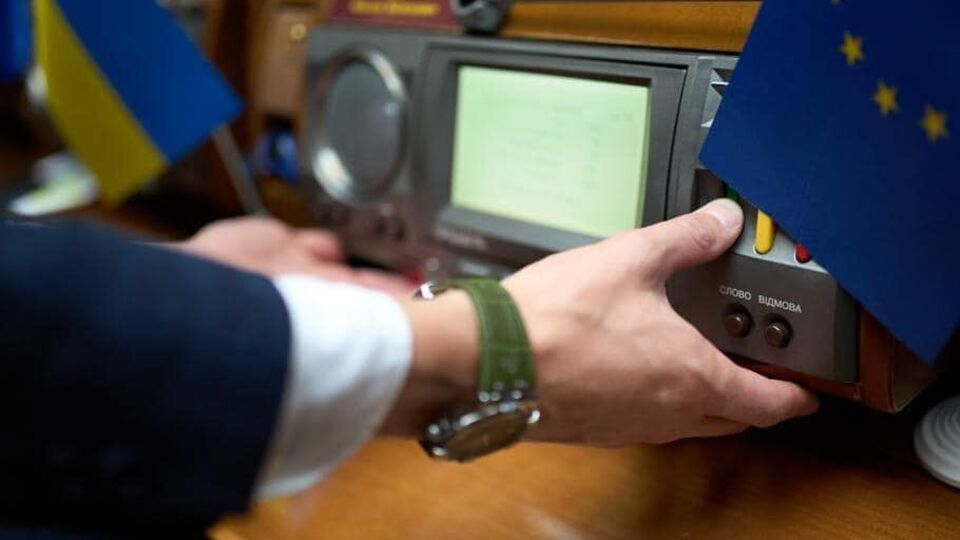 Присягу народного депутата склали Олександр Васюк і Валентина Короленко