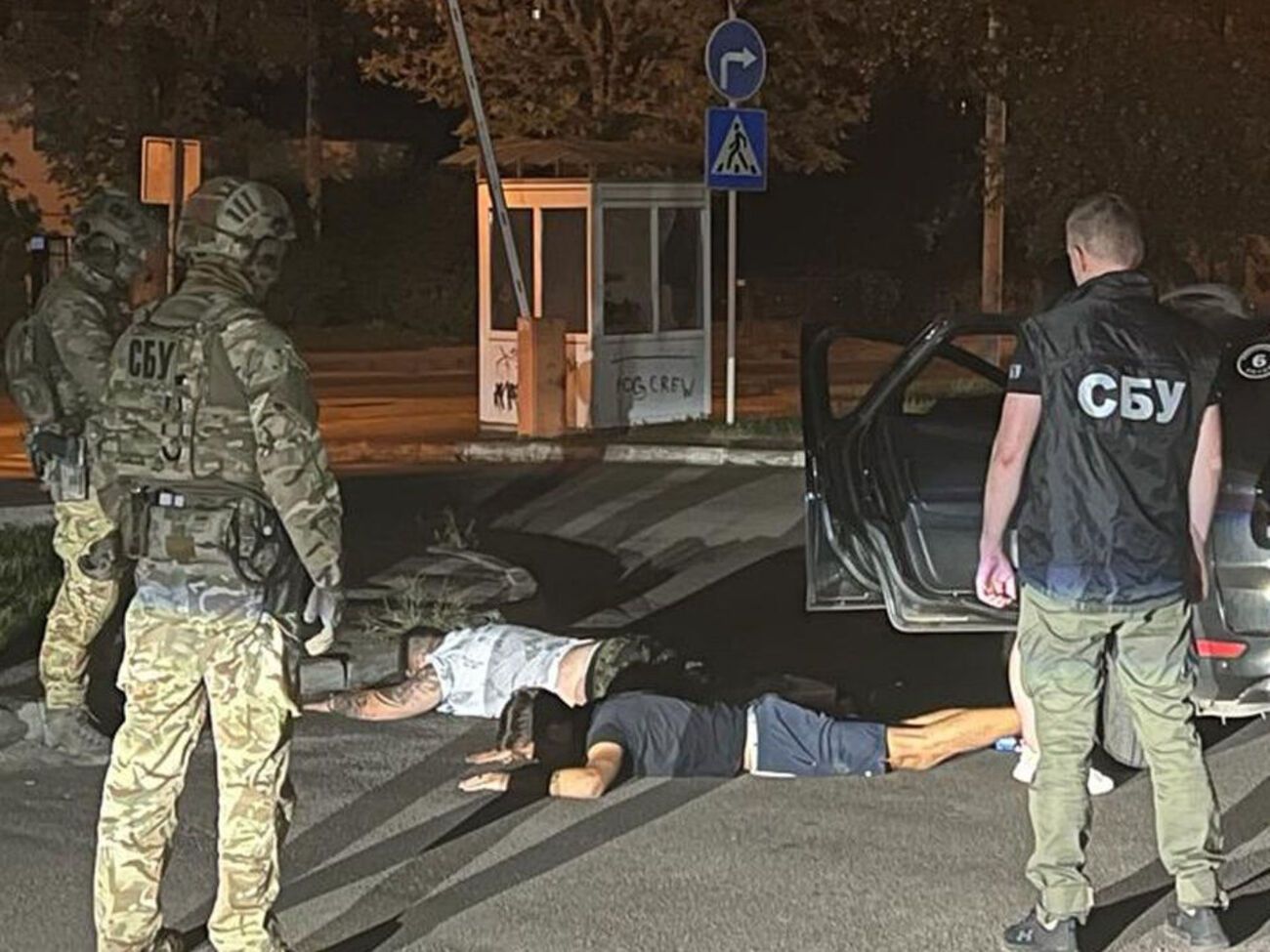 Співробітники СБУ затримали організатора та активних учасників злочинного угруповання під час вимагання грошей у потерпілого