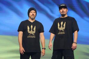 Музыканты из ТНМК отметили, что идею этой песни им предложила психолог Ройз