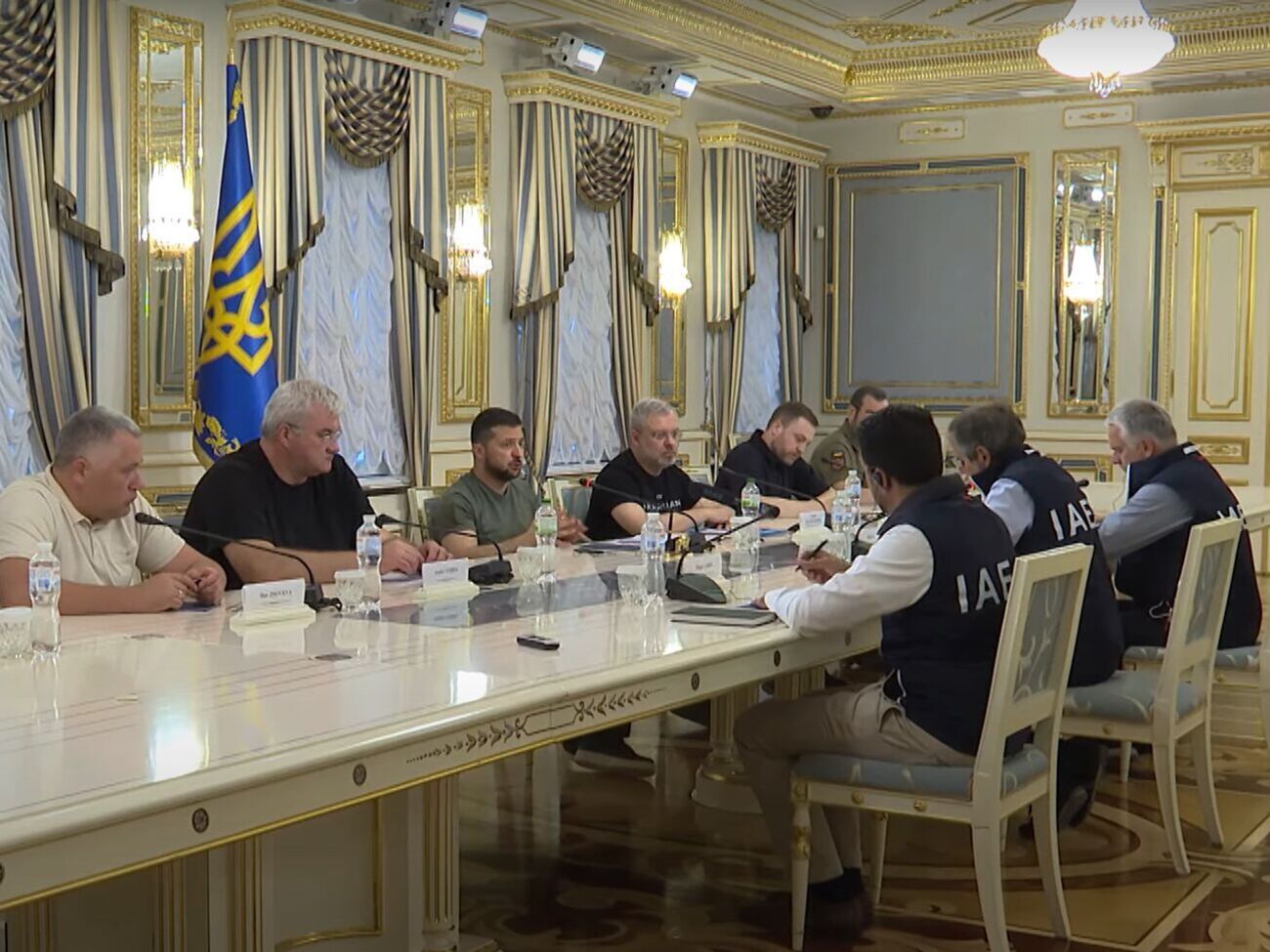 Зеленський на зустрічі з Гроссі заявив, що Україна довіряє фахівцям МАГАТЕ