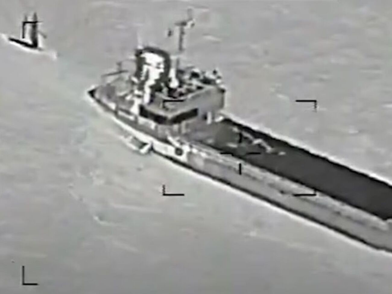 В ВМС США отметили, что беспилотник буксировался тросом
