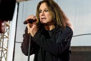 Осборн народився 1948 року у Бірмінгемі