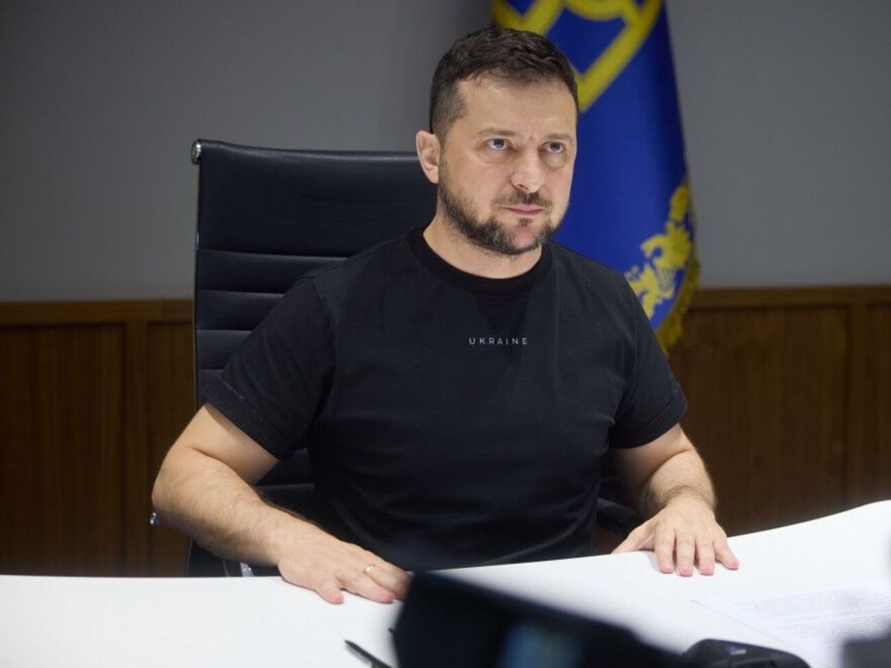 У російської армії "немає і не буде жодної безпечної бази, жодного тихого місця" на тимчасово окупованій території України, зазначив Зеленський