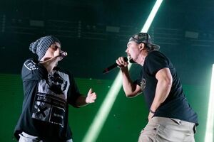 В августе ТНМК отправилась в благотворительный концертный тур для сбора денег на аптечки и пикап для украинских защитников