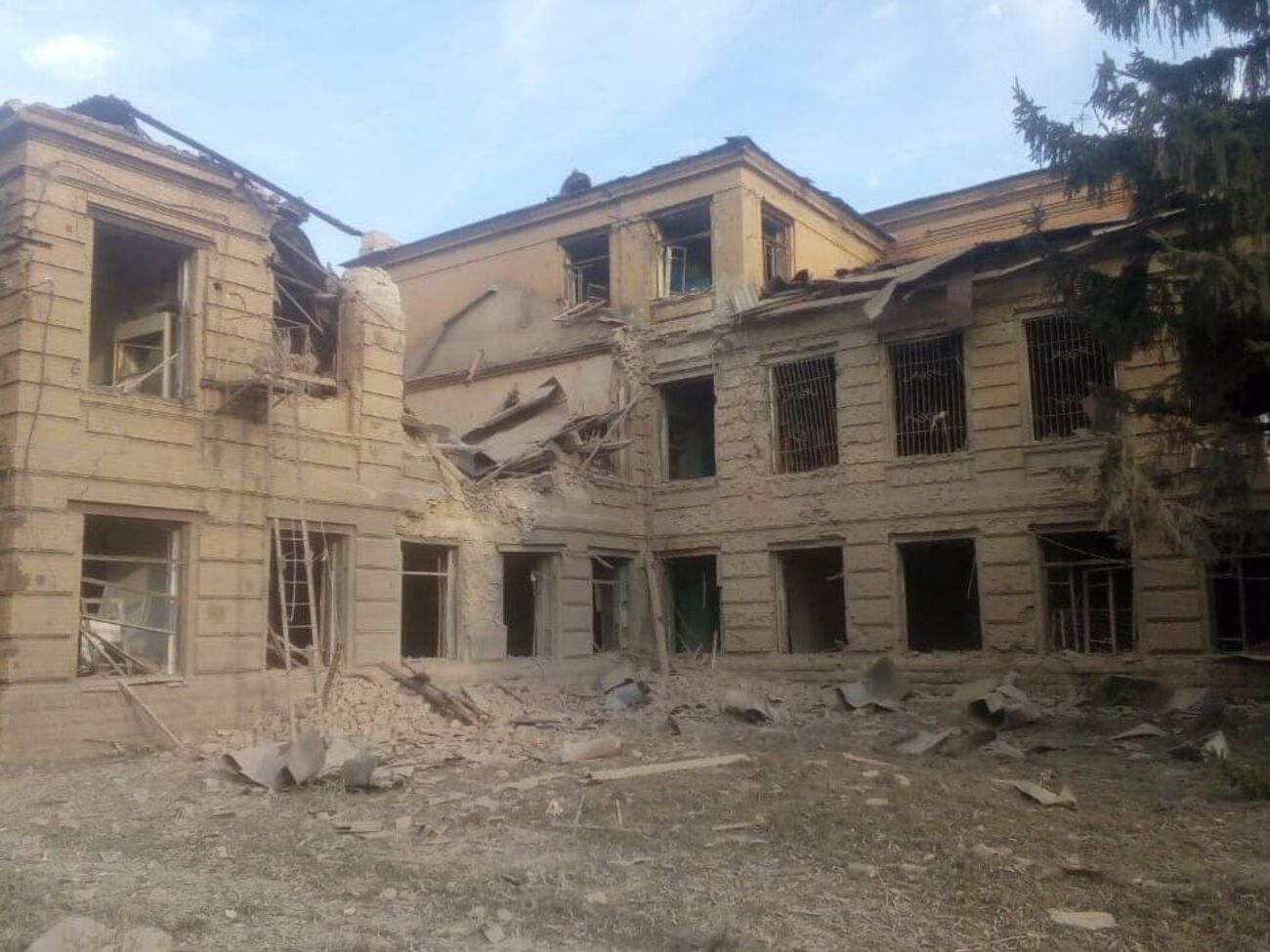Оккупанты не способны взять Славянск, но разрушают город ежедневными обстрелами