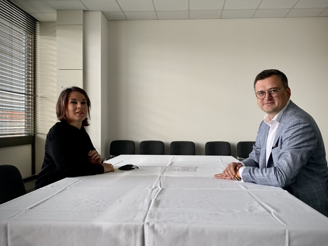 Анналена Бербок и Дмитрий Кулеба встретились в Праге