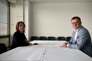 Анналена Бербок и Дмитрий Кулеба встретились в Праге