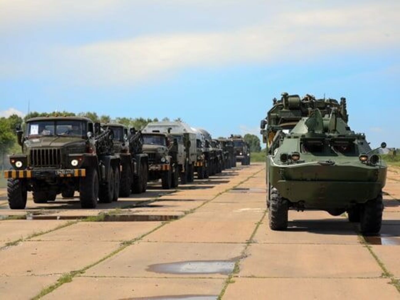 Россияне перегоняют военную технику в сторону Херсона