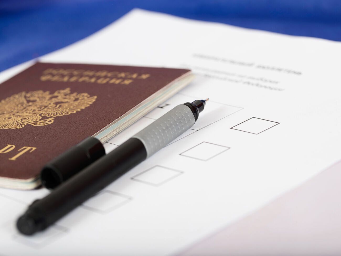 Оккупанты пытаются раздавать на временно захваченных территориях Украины российские паспорта