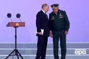 Путін (на фото зліва) почав ухвалювати військові рішення без відома Шойгу, зазначили в РНБО