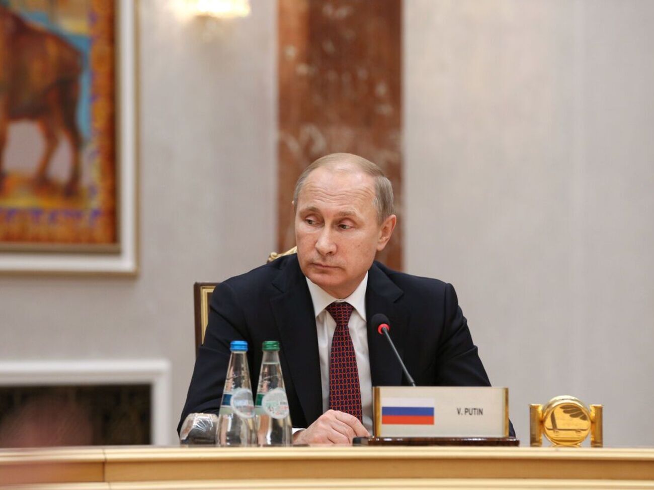 Путин может обратиться за помощью к союзникам в Европе и Китаю, считает The Guardian