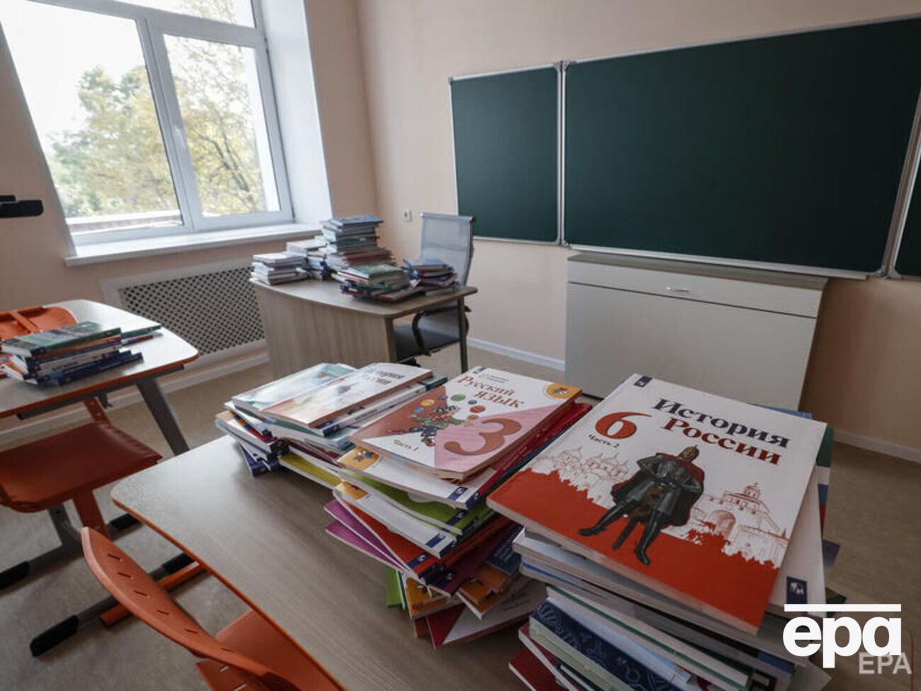 Загарбники намагаються стерти культурну ідентичність українців &ndash; і тих, хто перебуває на окупованих територіях, і тих, хто опинився на території РФ, зазначили аналітики