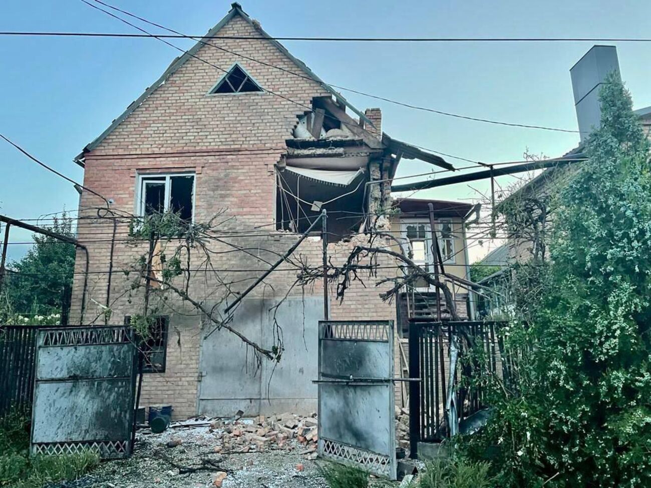 В результате обстрела Никополя повреждены почти 50 домов