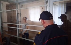 Суд признал журналистку Ирину Славникову виновной в создании "экстремистского формирования" и "организации действий, грубо нарушающих общественный порядок"