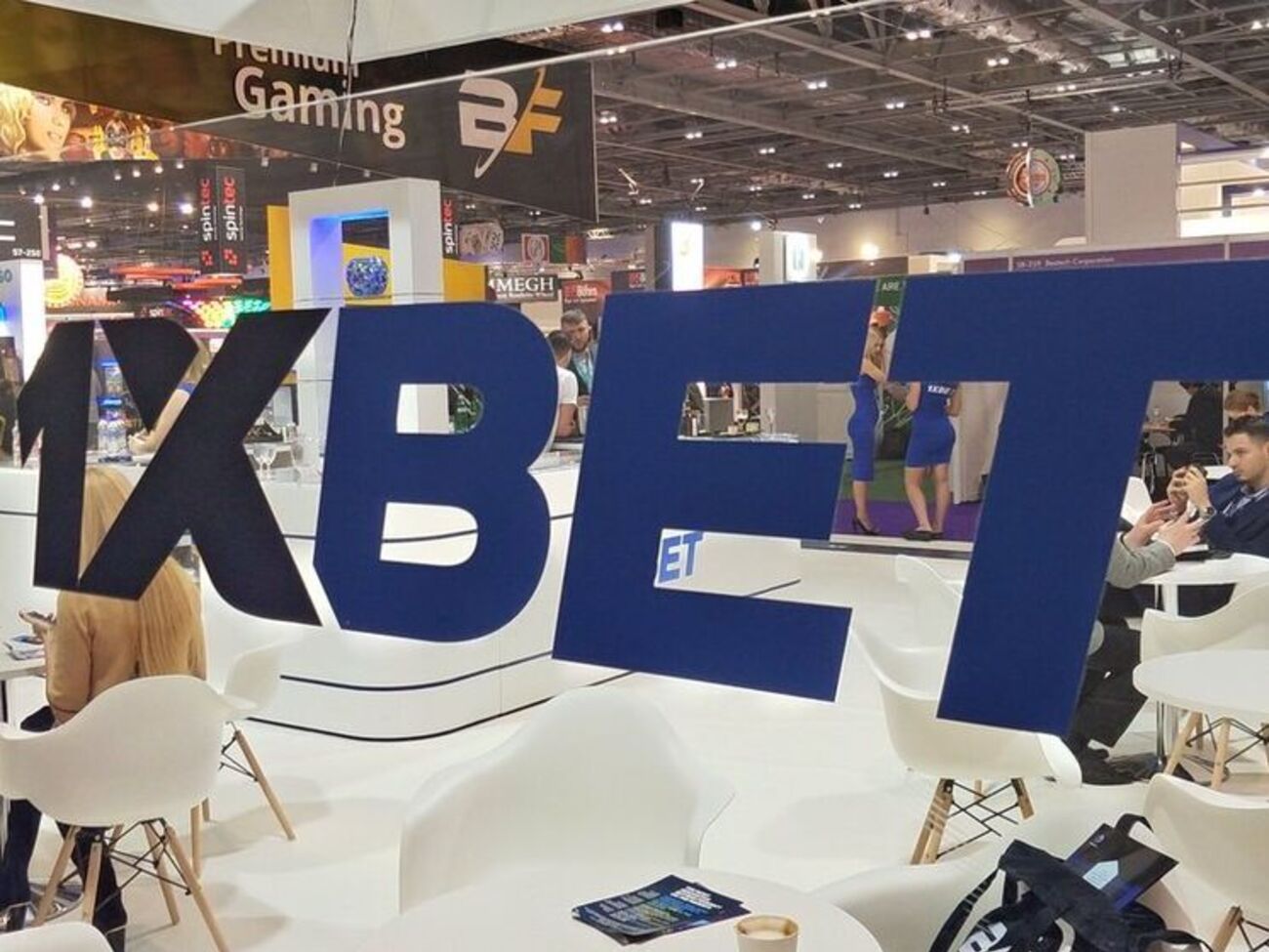 Заявку на получение двух лицензий на работу в Украине&nbsp;&ndash; онлайн-казино и букмекерскую деятельность&nbsp;&ndash; компания подала&nbsp;22 марта 2022 года под&nbsp;брендом 1xbet, который работает в России