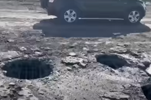 Російські загарбники хочуть полагодити Антонівський міст і захистити від наступних ударів ЗСУ