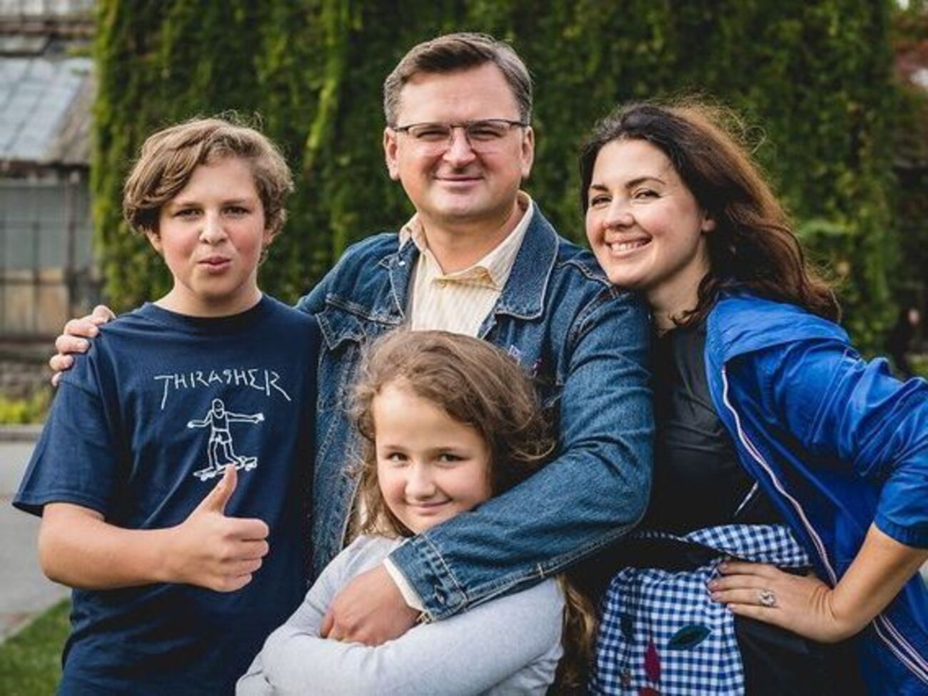 У квітні 2022 року Кулеба у Facebook повідомив, що їхні шляхи із дружиною Євгенією розійшлися, але діти залишилися їхнім спільним знаменником