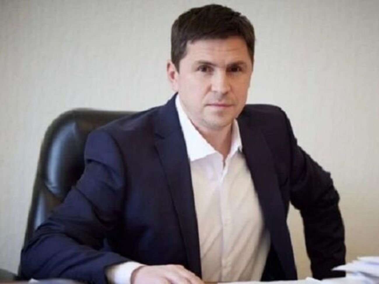 Подоляк вважає, що для посилення переговорної позиції Україні потрібно більше західної зброї та далекобійні ракети ATACMS для систем HIMARS