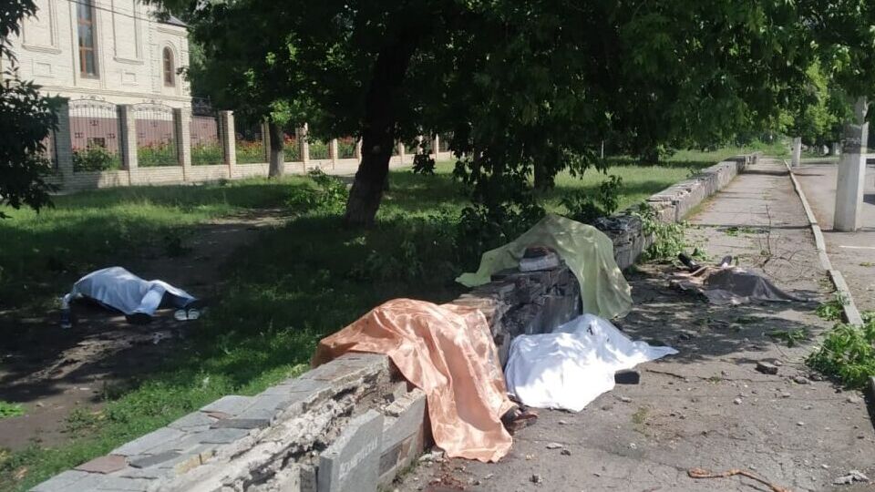 Окупанти вдарили по зупинці громадського транспорту, де на той момент було скупчення людей