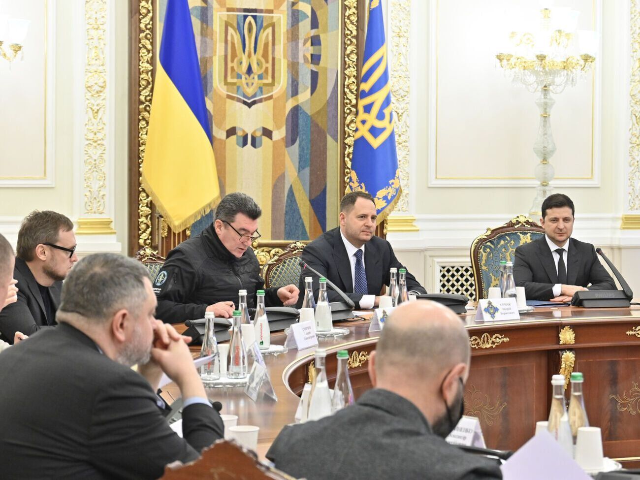 СНБО состоит из 22 человек