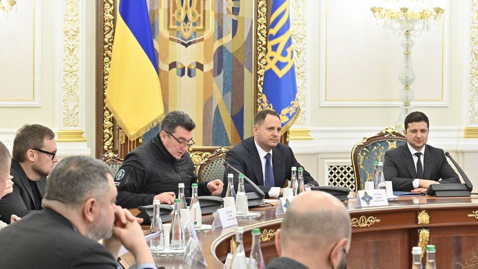 СНБО состоит из 22 человек