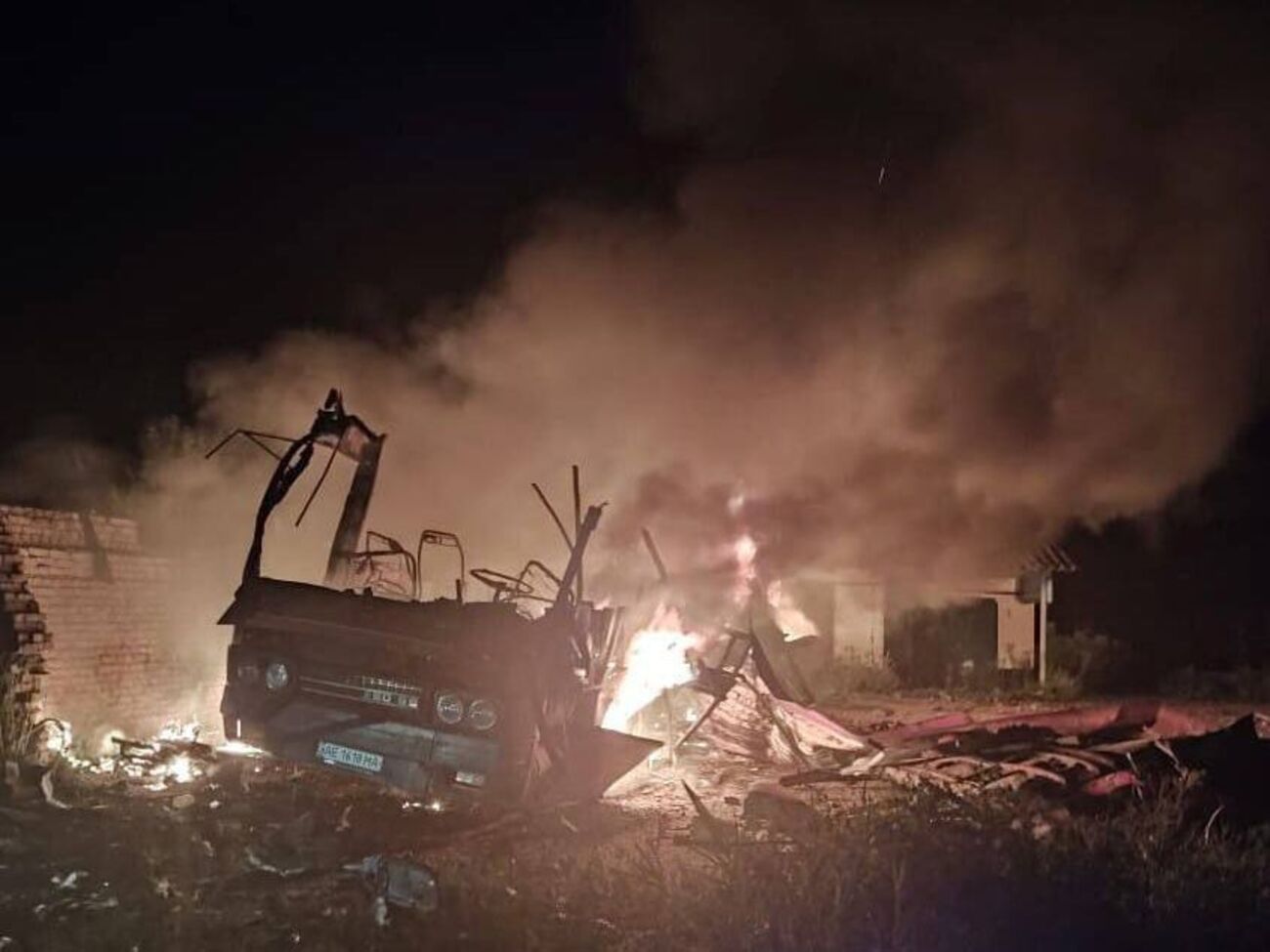 В Никополе на месте обстрела возник пожар