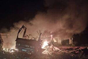 У Нікополі на місці обстрілу виникла пожежа